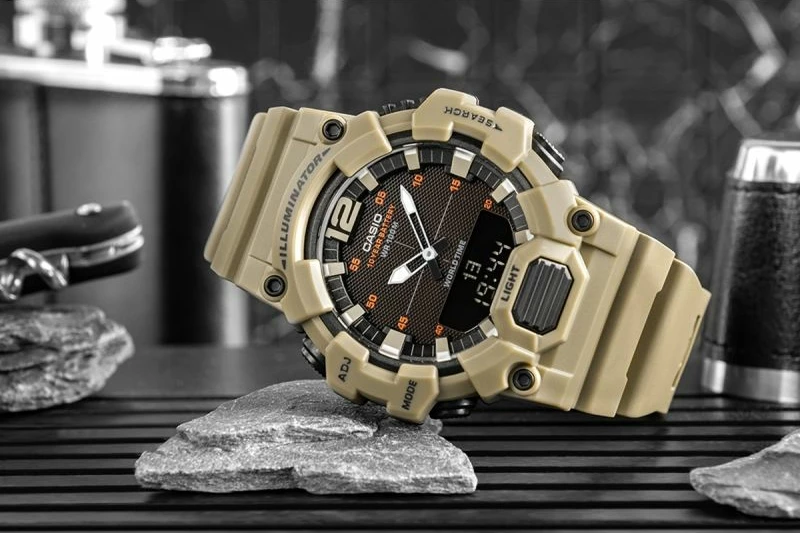 Orë dore për meshkuj CASIO, e zezë