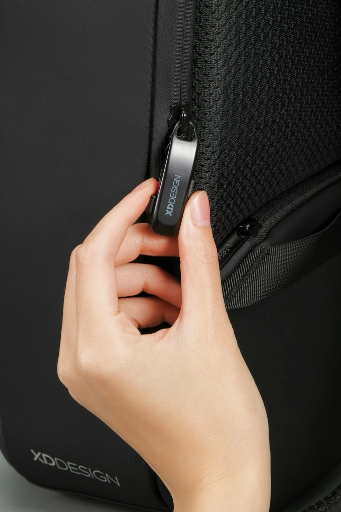 çantë shpine, XD Design, Bobby Edge P706.2501, 17L, laptop 16", kundër‑vjedhje, rPET, e papërshkueshme nga uji, e zezë