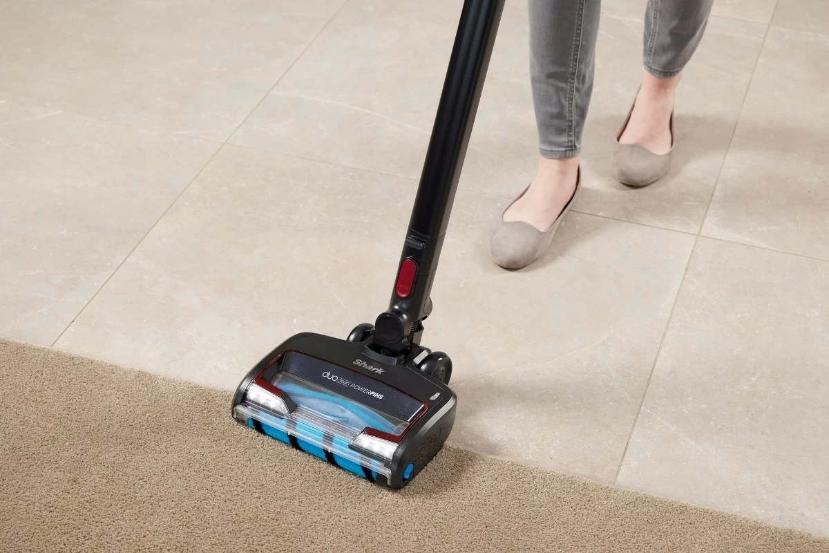 Fshesë pa kabllo Shark IZ300EUT, 25V, e zezë-kuqe