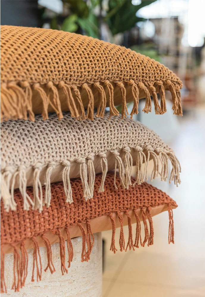 Jastëk dekorativ ARNAV, pëlhurë, ngjyrë kafe e kuqërremtë, 45x45cm