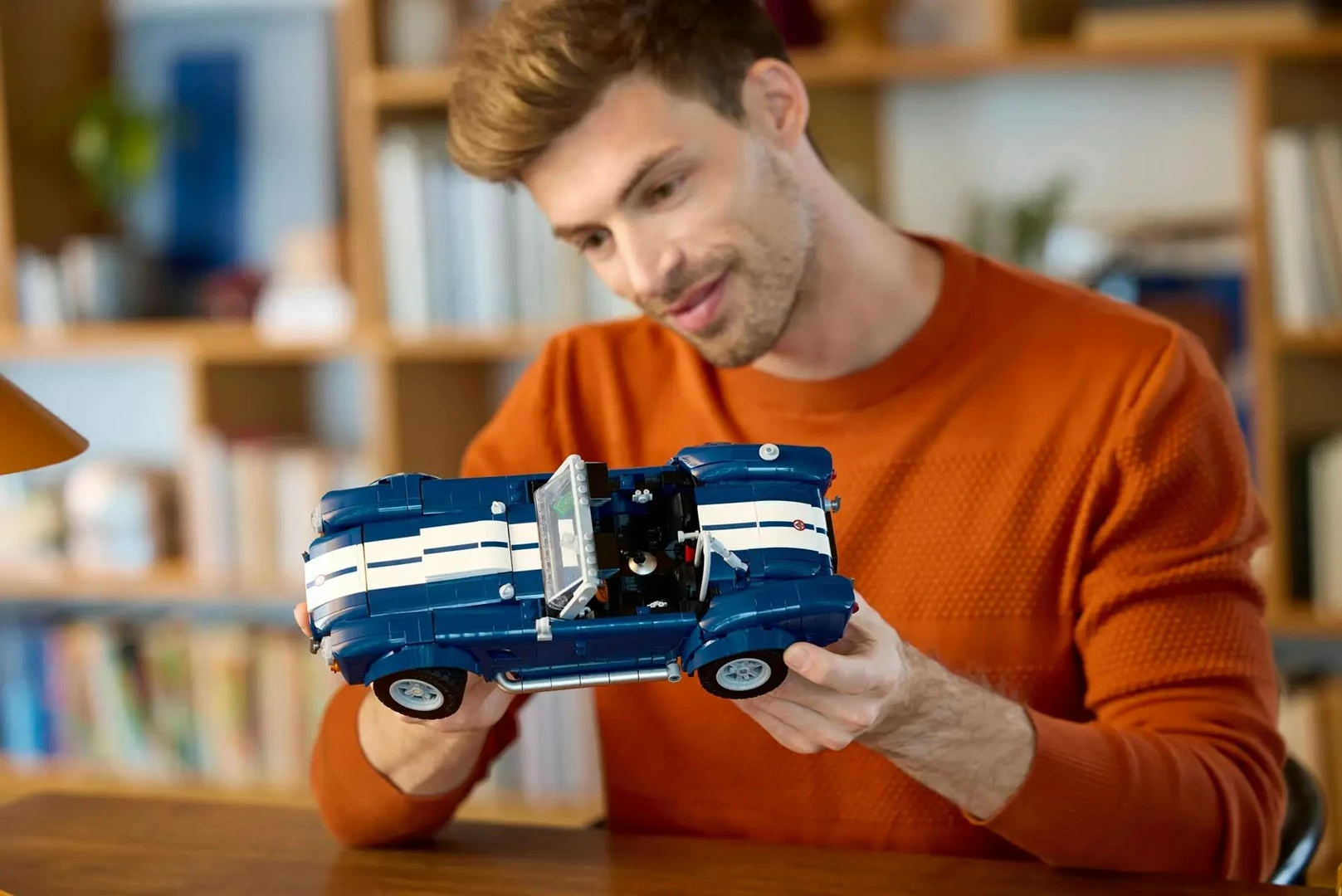 Set LEGO ICONS Shelby Cobra 427 S/C, 10357, për të rritur, Blu