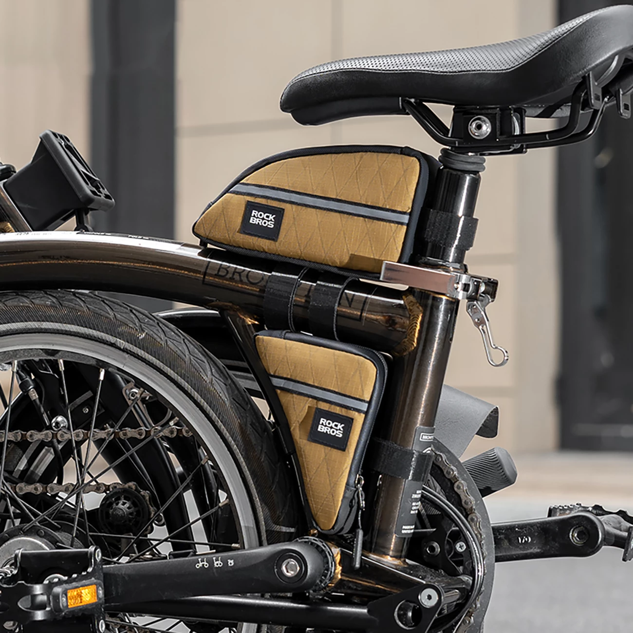 Çantë trekëndore për kornizë biçiklete Rockbros 30180025003, 0.3L, kafe