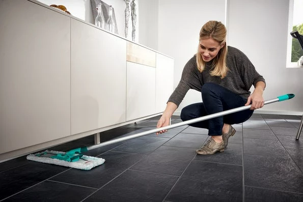 Mop Leifheit 55045 për pastrim të lagësht, mikrofibër, dorezë alumini, Blu/Gjelbër