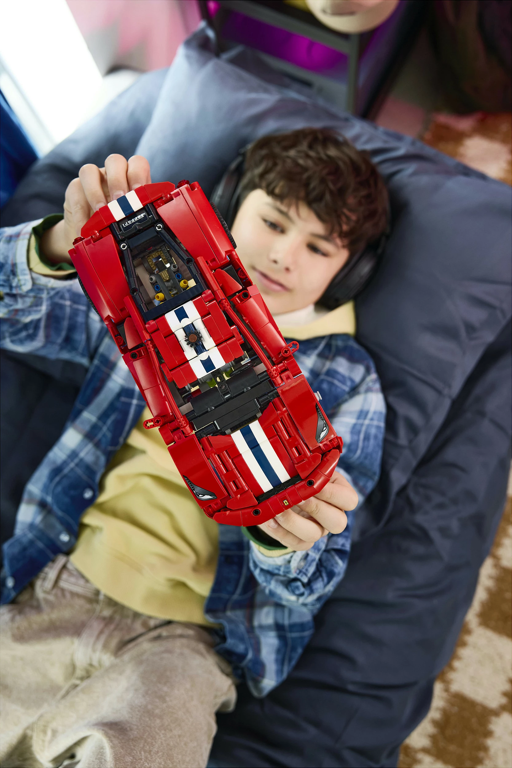 Set ndërtimi LEGO Technic Ferrari 488 Pista 42235, 882 copë, i kuq