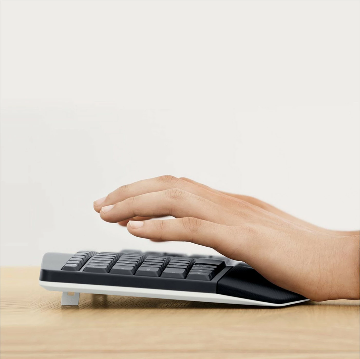Tastierë dhe maus Logitech MK850 RF Wireless + Bluetooth, QWERTZ, e zezë