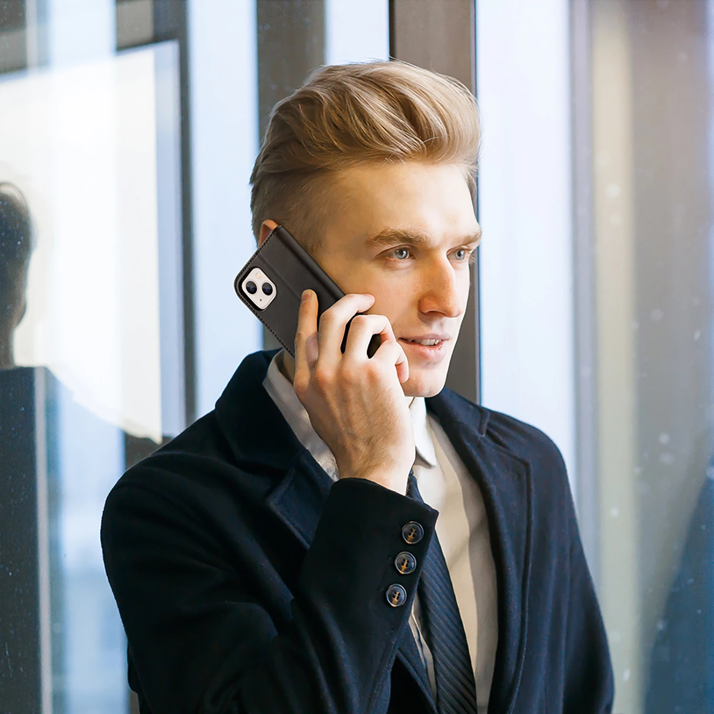 Mbështjellës Dux Ducis Hivo për iPhone 14 Plus, lëkurë natyrale, me xhepa për kartela dhe para, i zi