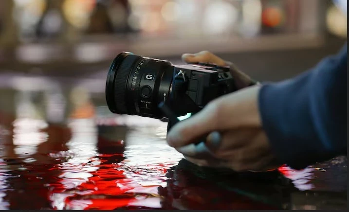 Lentë Sony FE 16mm F1.8 G, E-mount, e zezë
