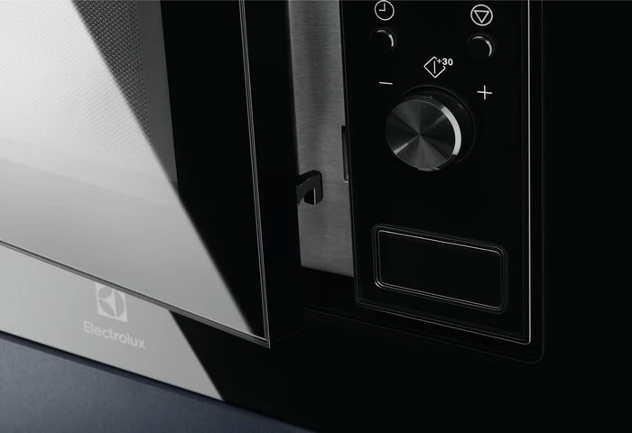 Furrë me mikrovalë e integrume Electrolux LMS2203EMX 20 L 700 W, e zezë