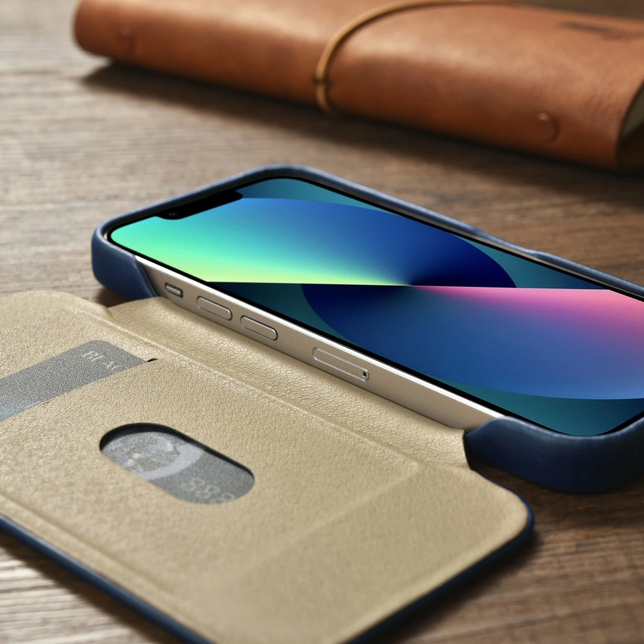 Mbështjellës iCarer Oil Wax Premium Leather Folio për iPhone 14 Pro, MagSafe, Blu
