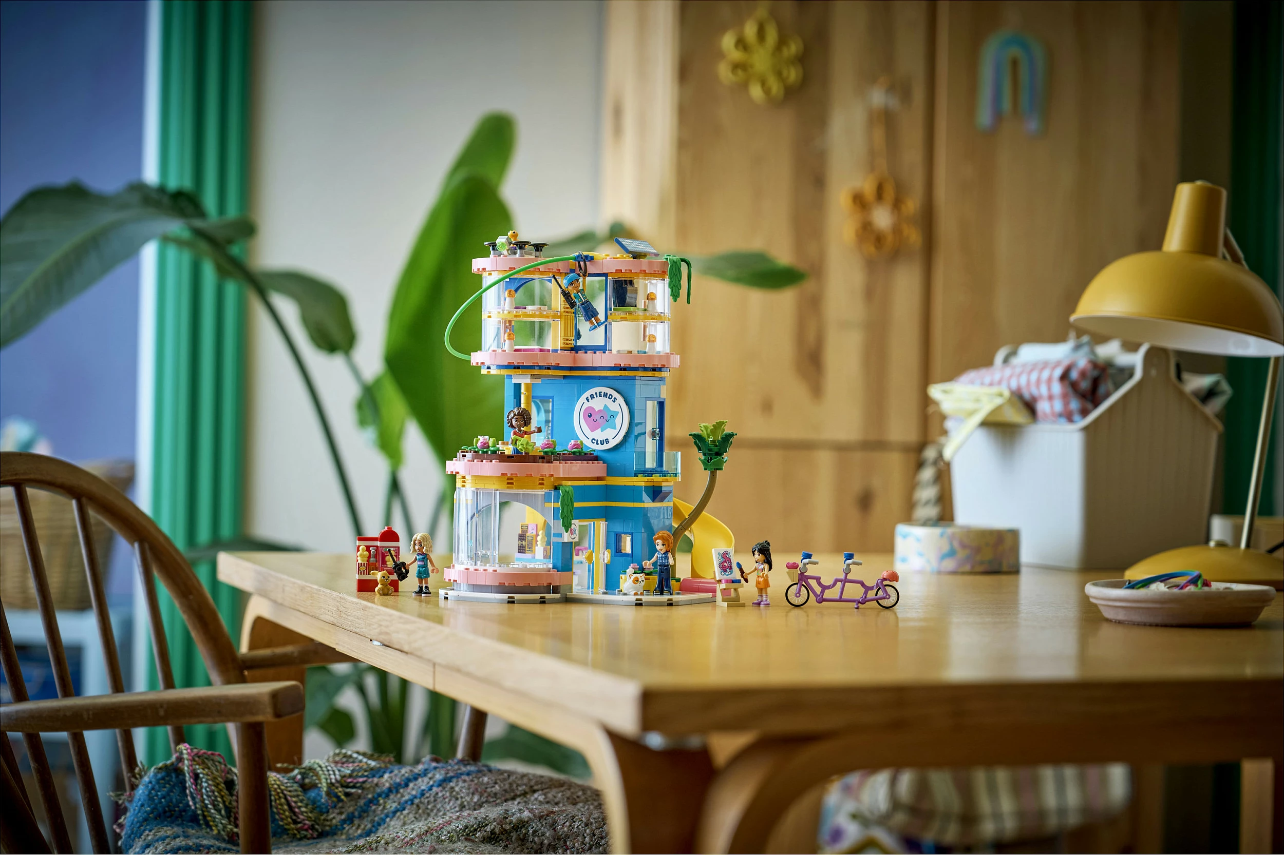 Set ndërtimi LEGO Friends Heartlake City Friends Club House 42689, 794 pjesë, 8+, shumëngjyrësh