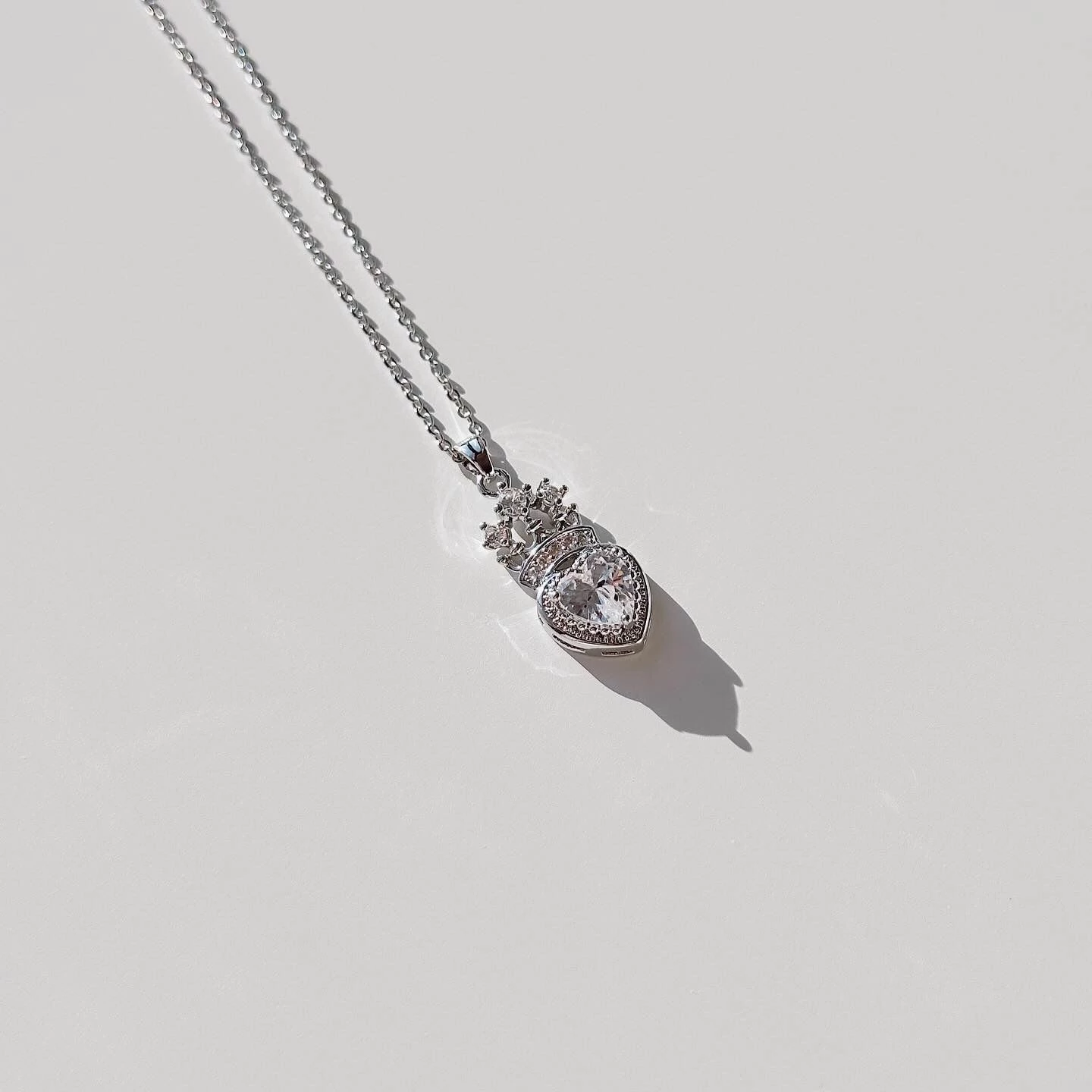 Varëse çeliku, ngjyrë argjendi, Jumeon, Queen