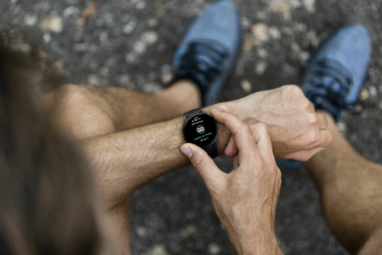 Smartwatch Hama 8900 GPS AMOLED 1.43", rrip silikoni, e zezë