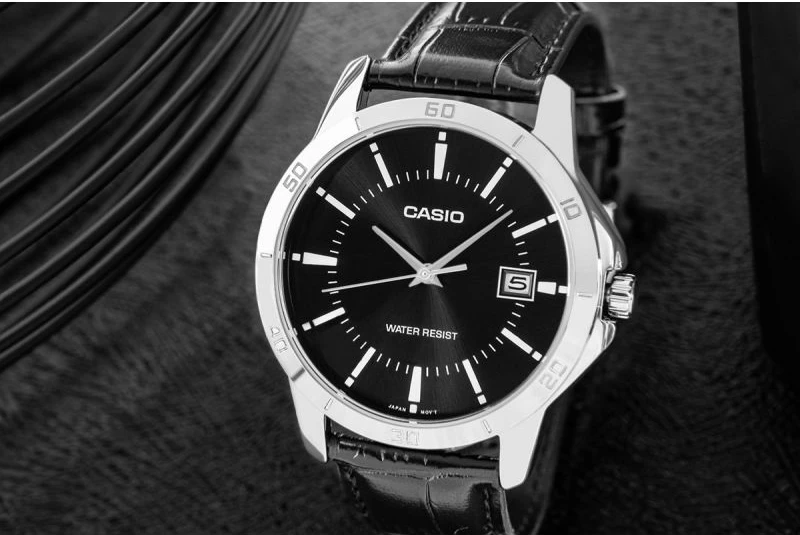 Orë dore për meshkuj Casio, e zezë