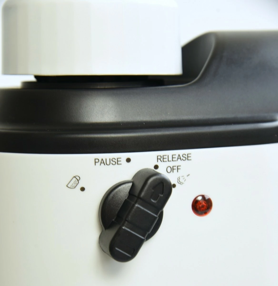 Aparat kafeje me presion Feel-Maestro MR-410, 800W, 3.5 bar, 240 ml, me spumatore qumështi, bardh e zi