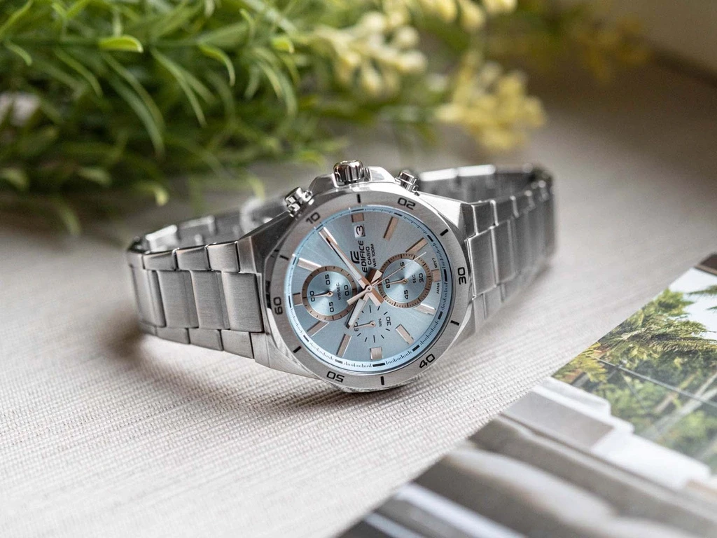 Orë dore Edifice EFV-640D-2BV, e argjendtë/kaltër