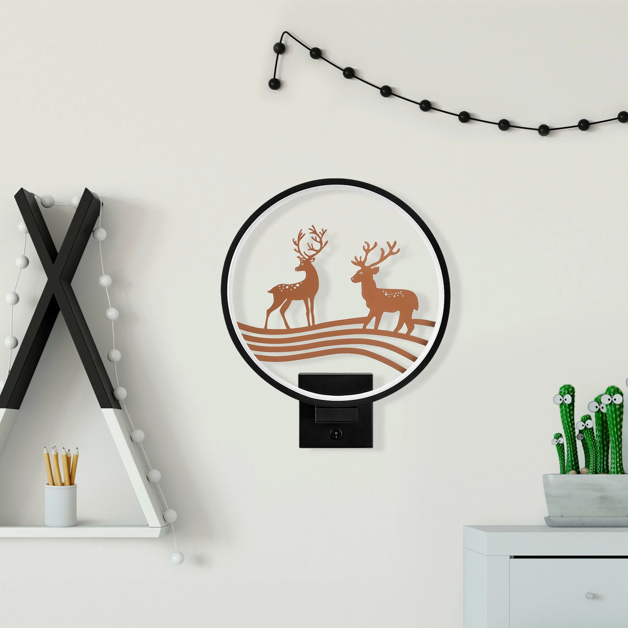 Llambë muri Opviq, model XMAS22, ngjyrë e zezë dhe bakri