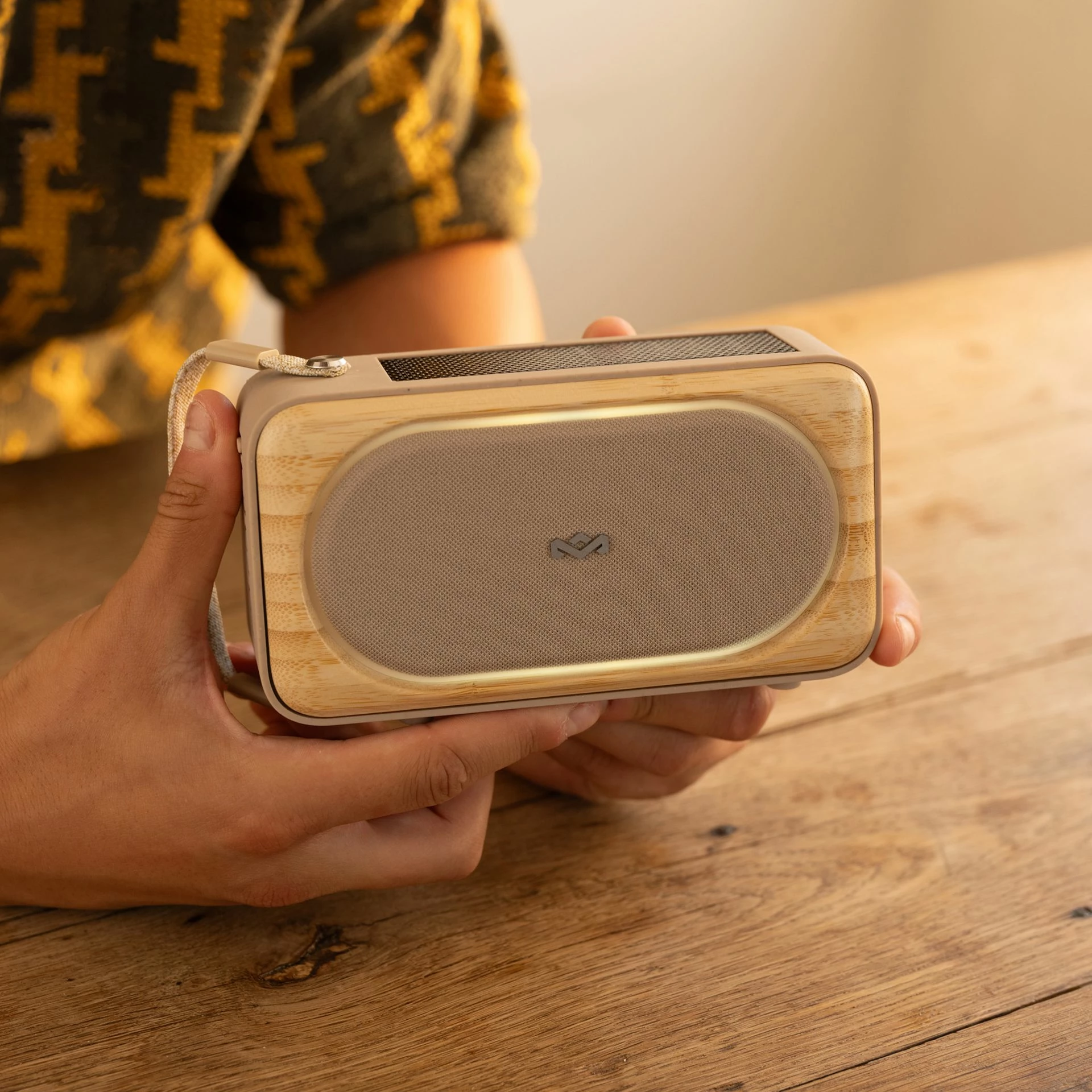 Altoparlant Bluetooth portativ House Of Marley Roots Solar, IP67, panel diellor, 14 orë, krem