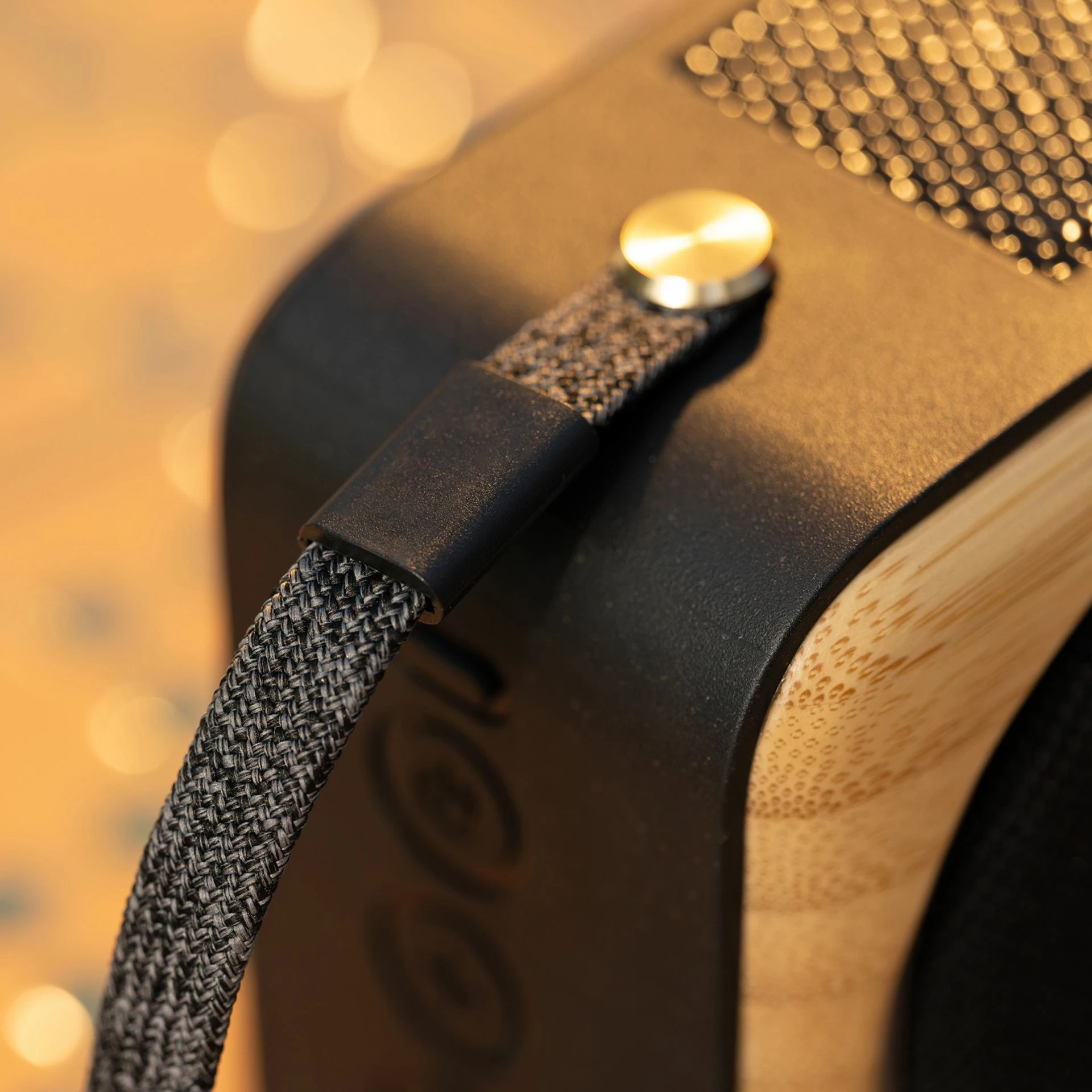 Altoparlant House of Marley Roots Solar Bluetooth, IP67, 14 orë, me panel solar, i zi