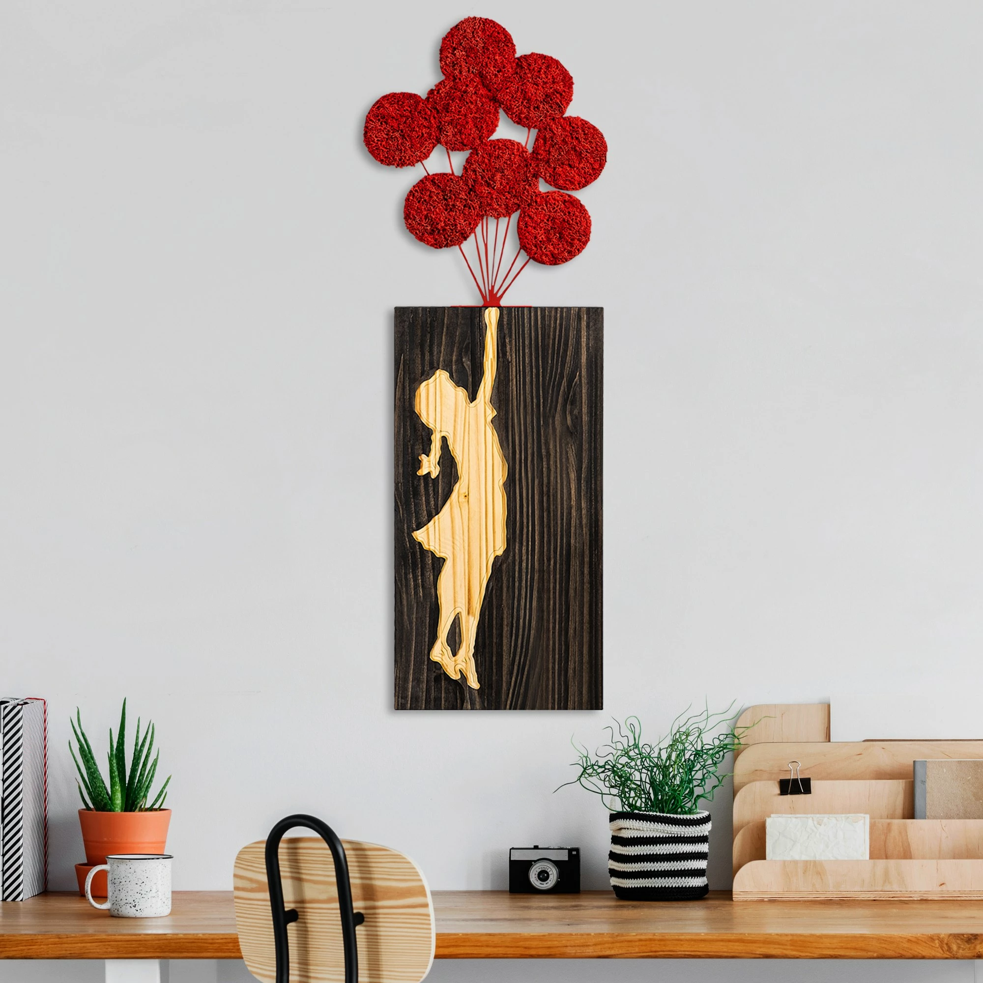 Aksesor dekorativ prej druri për mur, Wallity Banksy, 34x99cm