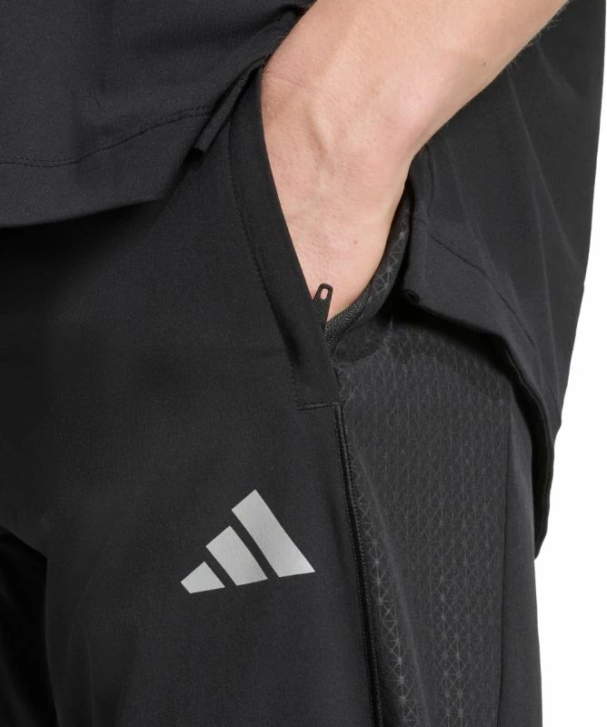 Pantallona sportive për meshkuj adidas Tech Apparel JM8135, të zeza [Madhësia: L]