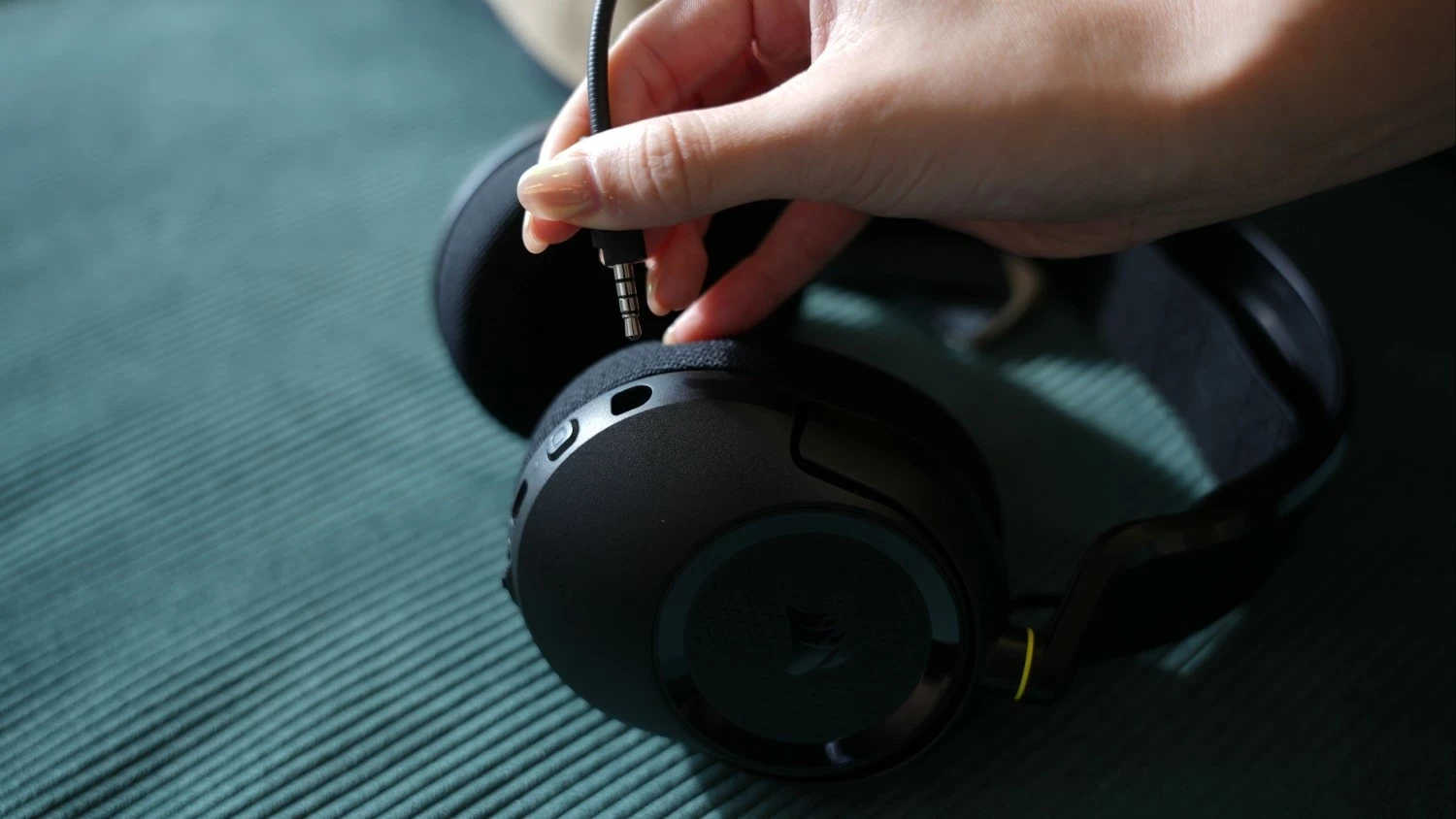Kufje gaming Corsair HS35 V3 Wireless, Dolby Atmos, Bluetooth/Radio, 30 orë, të zeza