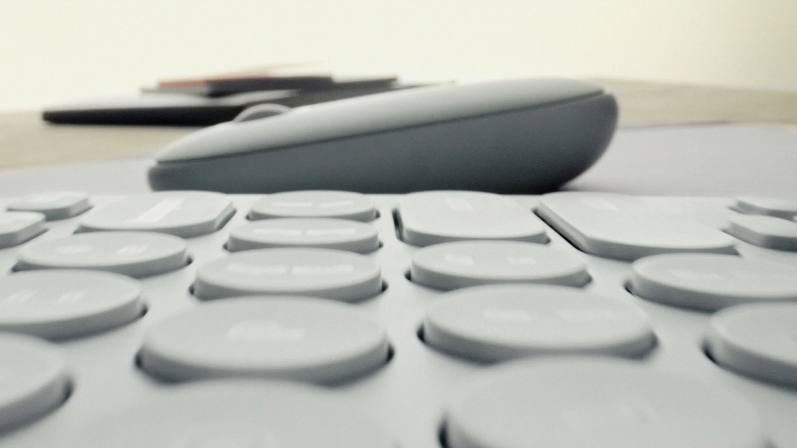 Maus Logitech Pebble 2 M350s, 4000 DPI, RF Wireless + Bluetooth, Bardhë