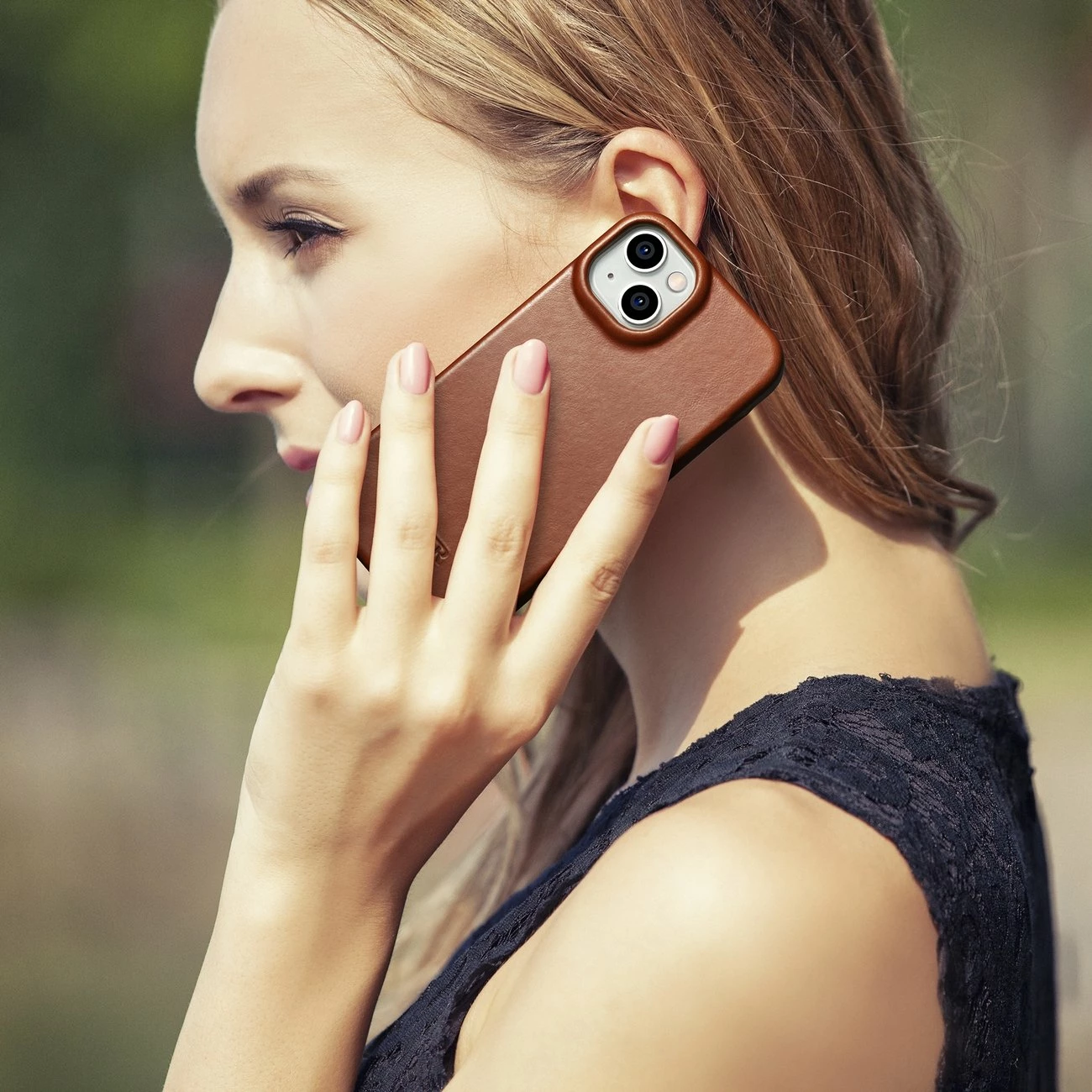 Mbështjellës iCarer Oil Wax Premium Leather Folio për iPhone 14 Plus, MagSafe, kafe