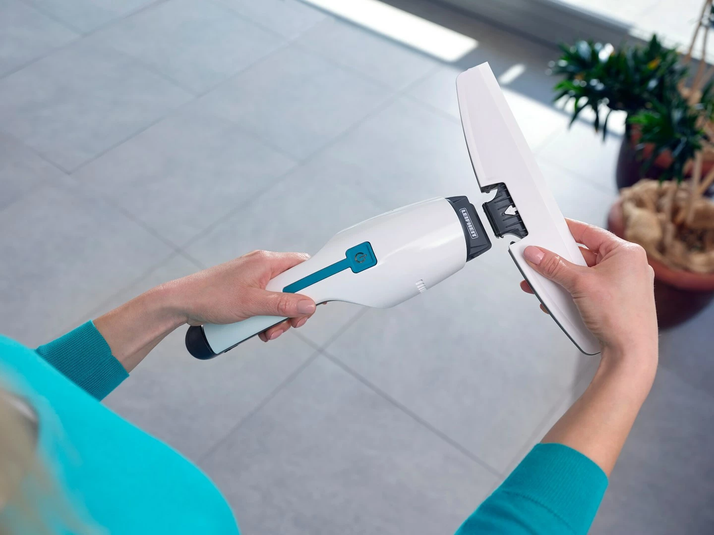 Pastrues elektrik dritaresh LEIFHEIT 51035, 45 min, i zi/blu/bardhë