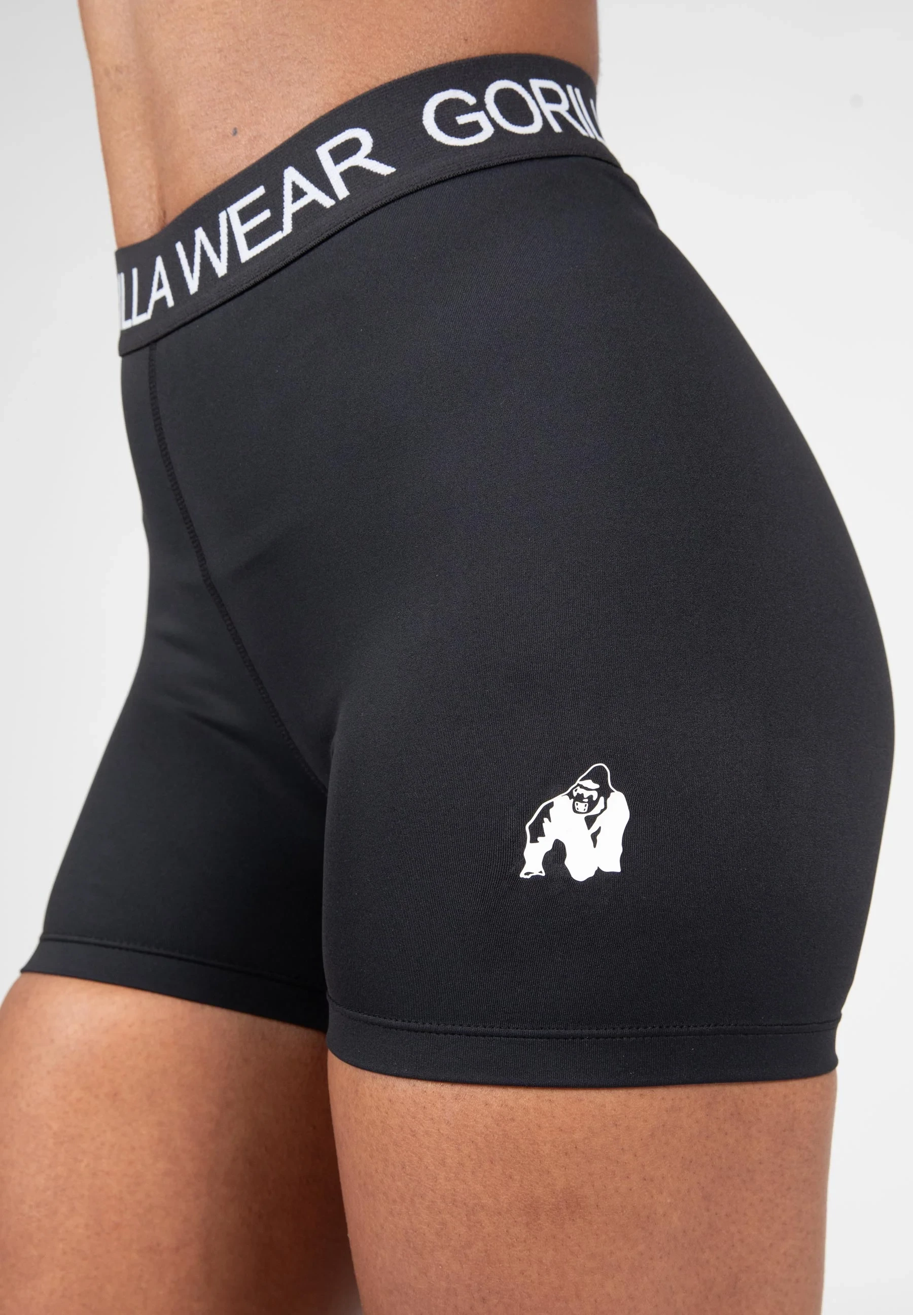 Colby Shorts - Black [Madhësia: XS]