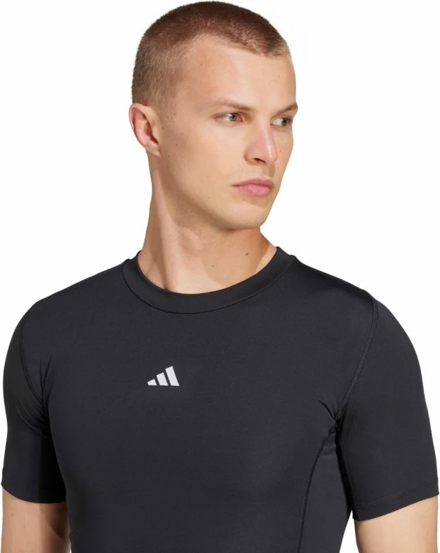 Maicë për meshkuj adidas, e zezë