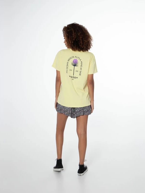 Maicë për femra Protest