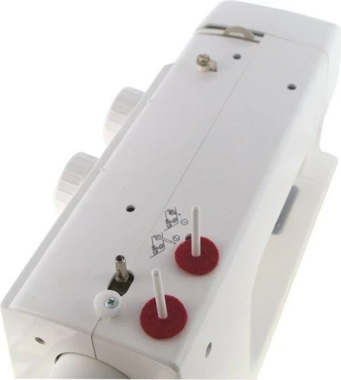 Makine qepëse Łucznik Karina 910, e bardhë