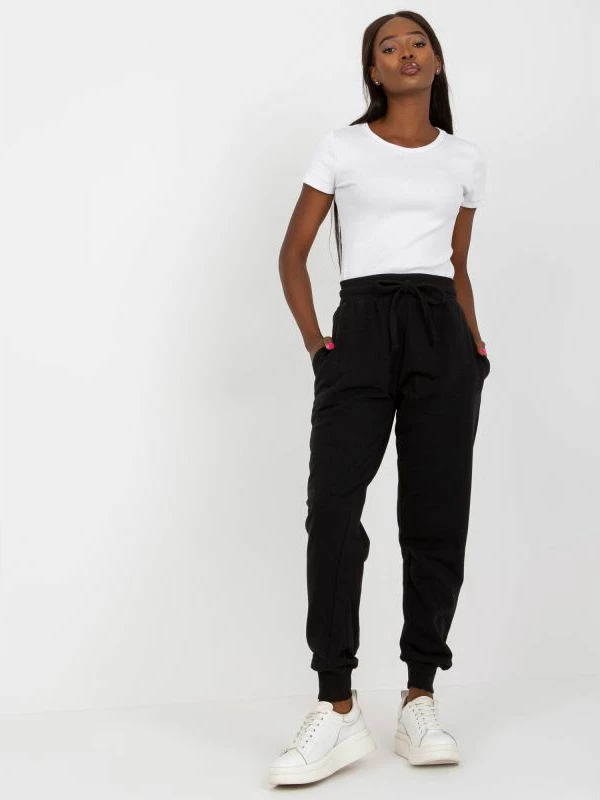 Pantallona sportive BASIC FEEL GOOD, të zeza