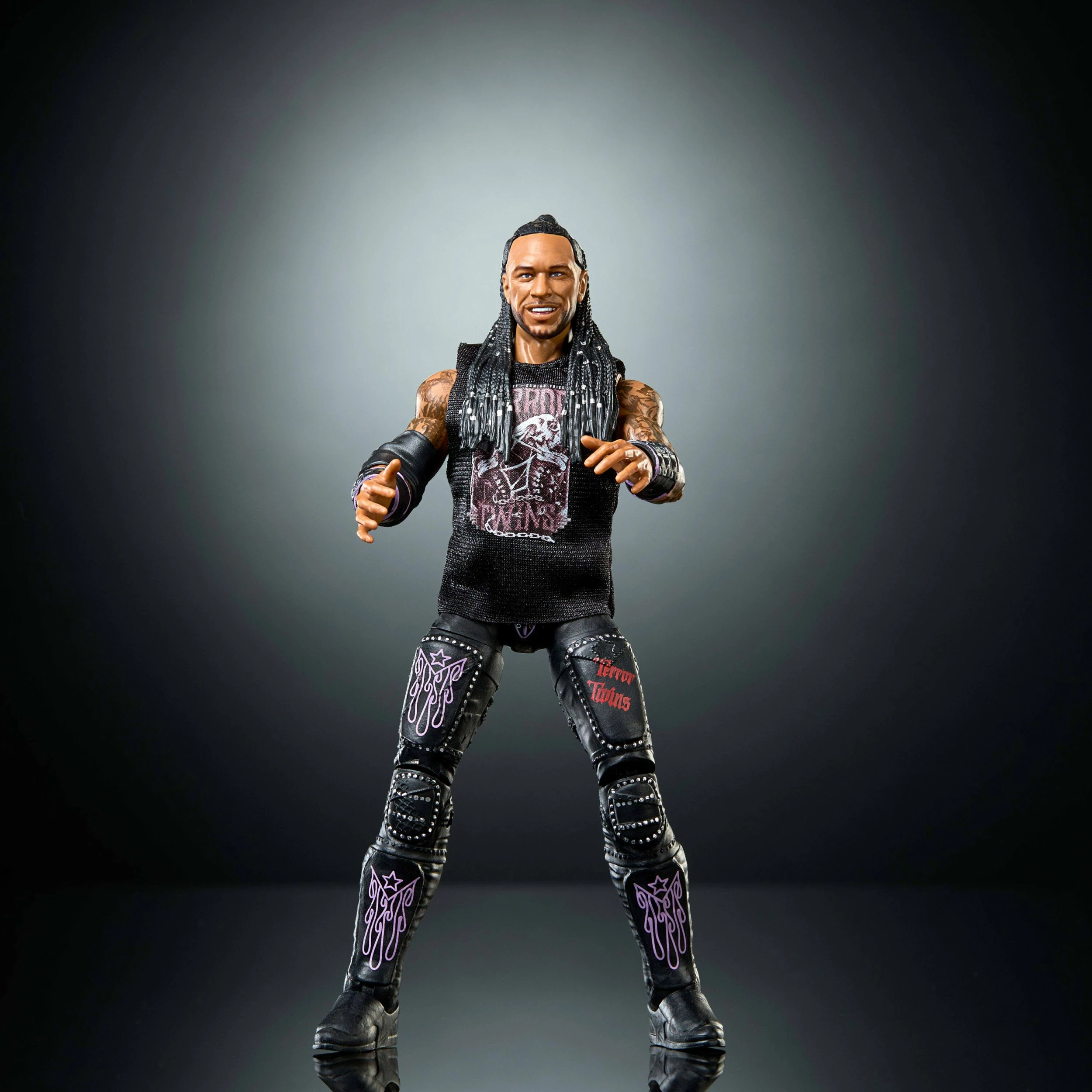 Figurë aksioni Mattel WWE Elite Damian Priest JHT53 15 cm me 25 pika artikulimi, duar të ndërrueshme dhe aksesorë, e zezë