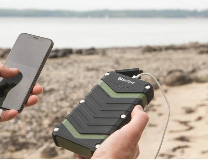 Powerbank Sandberg Survivor 420-36 20000 mAh IP67 me dritë dore, zi/jeshile, set me 2 kabllo