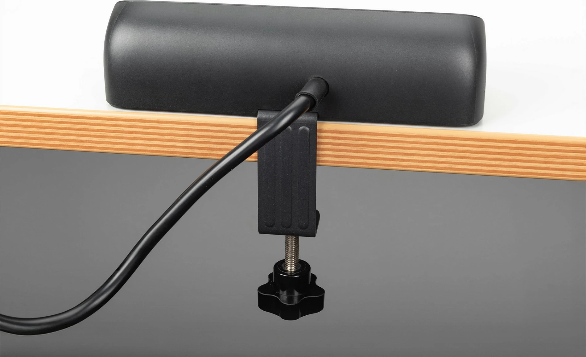 Zgjatues rryme Digitus, 3 prizë + 2x USB-A 12W + USB-C 30W, kabllo 1.5m, i zi