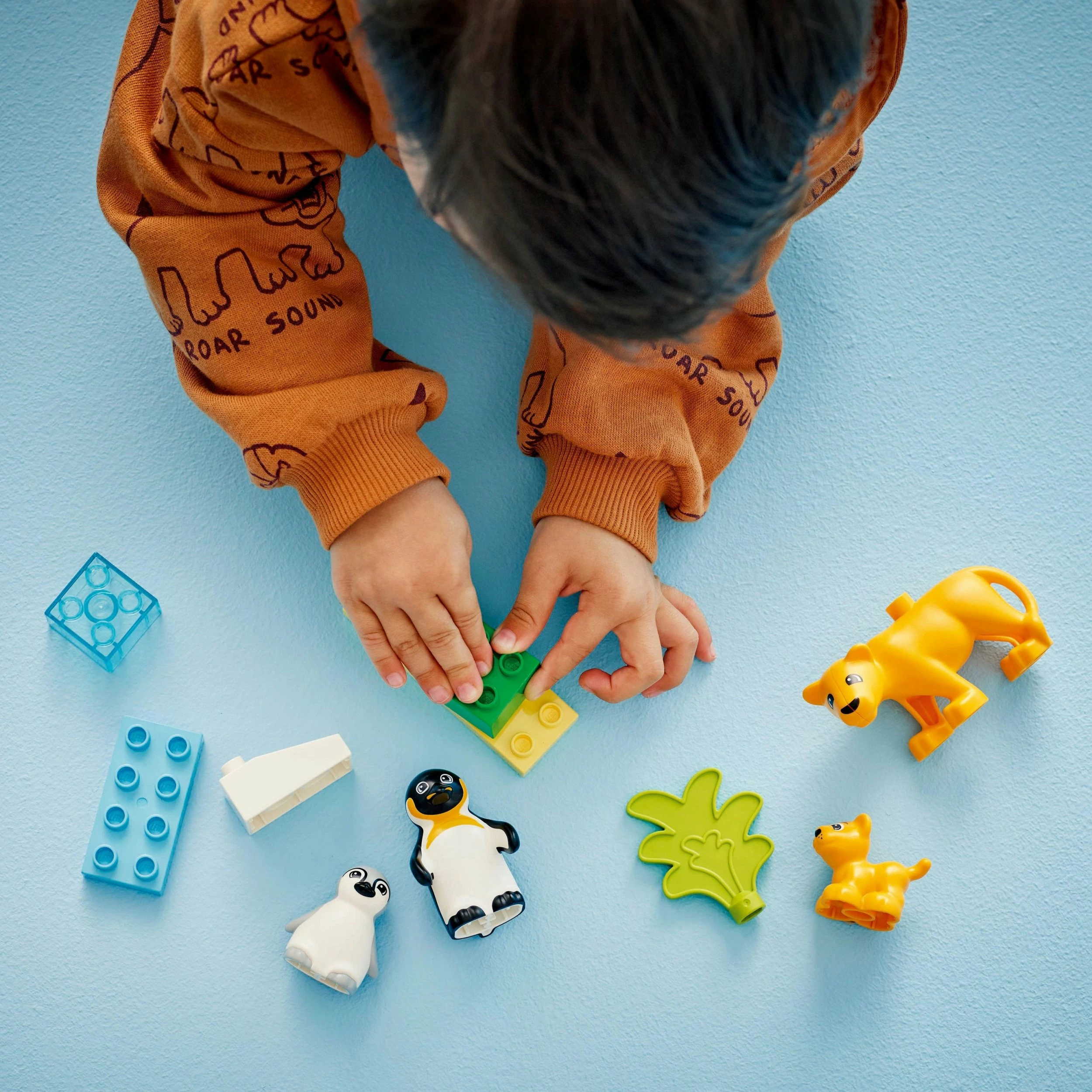 Set LEGO DUPLO Wild Animal Families 10442, 10 copë, për 2+ vjeç, me pinguinë dhe luanë