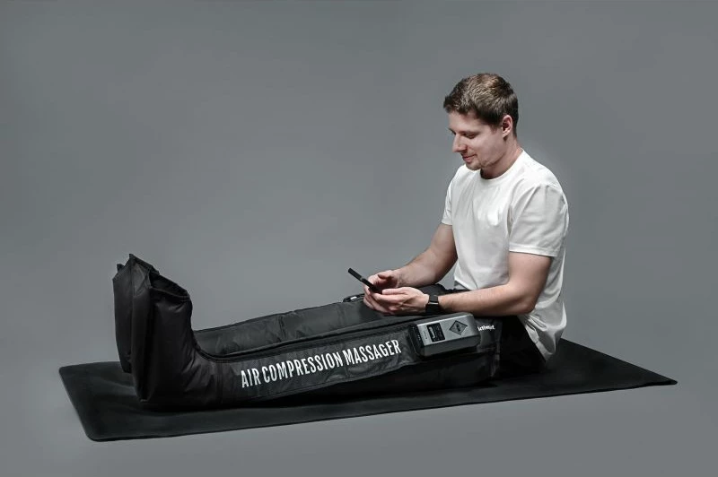 Masazhator kompresioni për këmbë Activejet S, i zi