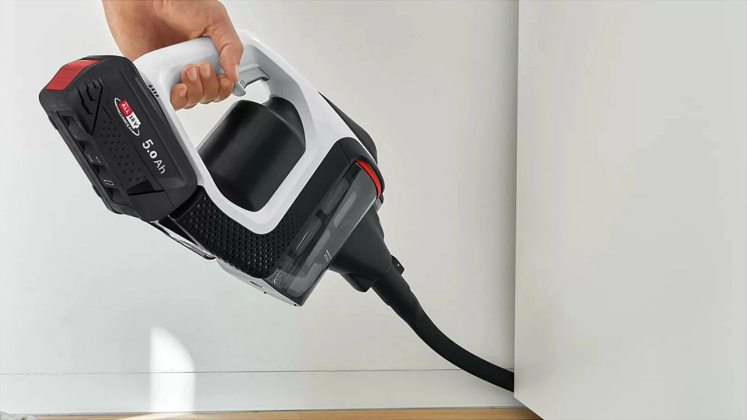 Fshesë me bateri Bosch BSS825ALL Serie 8, 2-në-1, me aksesorë, e zezë