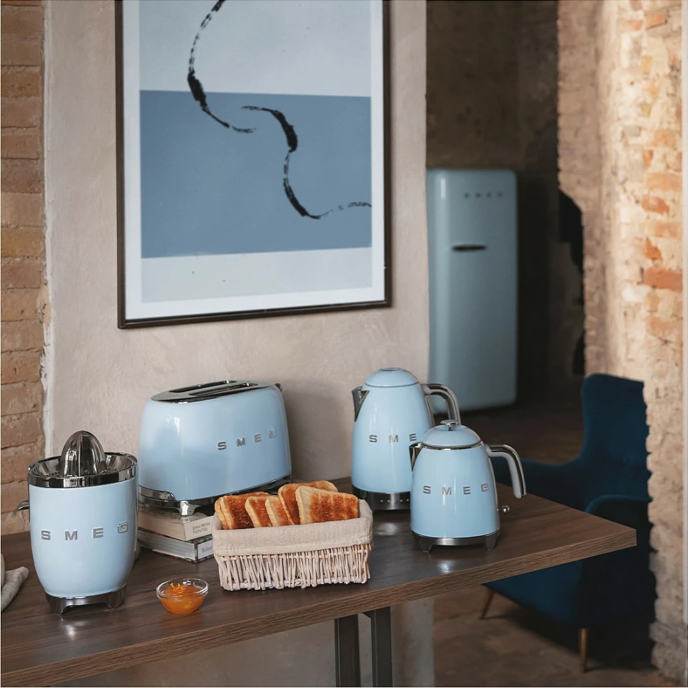 Ibrik elektrik SMEG KLF04PBEU, 50s Style, pastel blu