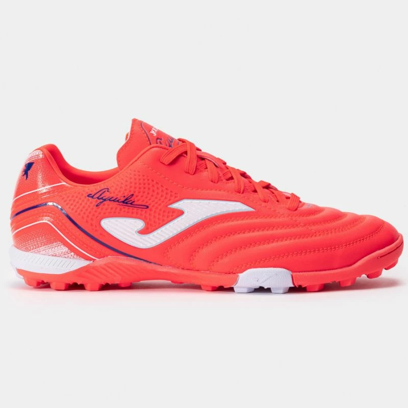 Atlete futbolli Joma, të kuqe