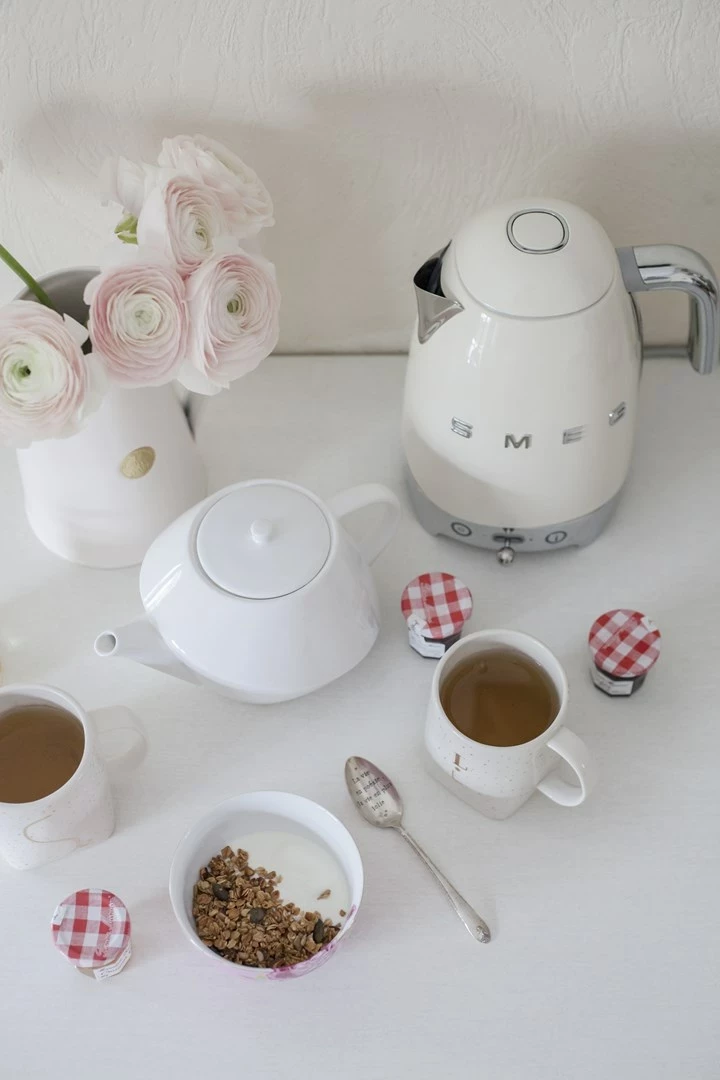 Ibrik elektrik SMEG KLF04CREU, 1.7L, krem