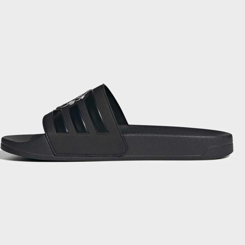 Shapka adidas Adilette Man United HQ2591, të zeza [Madhësia: 39]