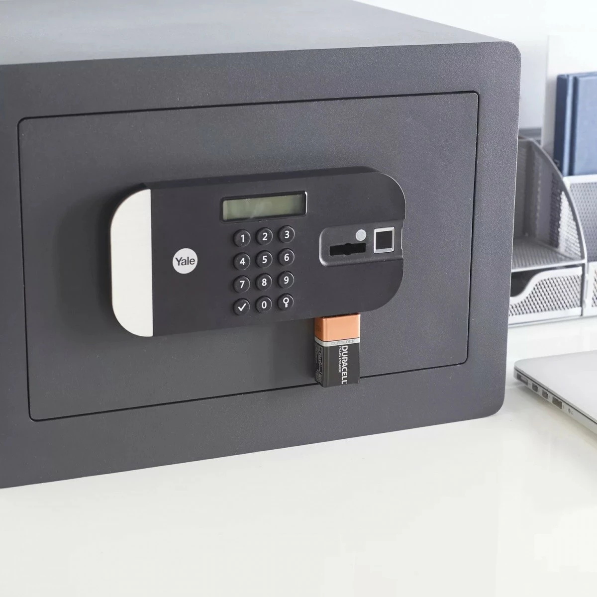 Kasafortë për laptop YALE HOME YLFM/200/EG1 me lexues gishti, e zezë