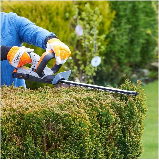 Trimer me bateri për gardh VONHAUS G-Series MPN 2515067 20V MAX 1.5Ah, teh 51 cm, prerje deri 15 mm, gri/portokalli, set me bateri+karikues+mbrojtës tehu