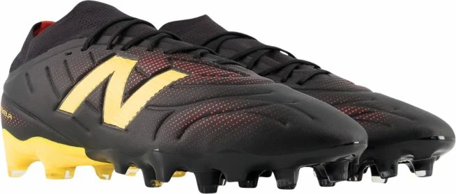 Atlete futbolli New Balance Tekela Team FG V5, të zeza