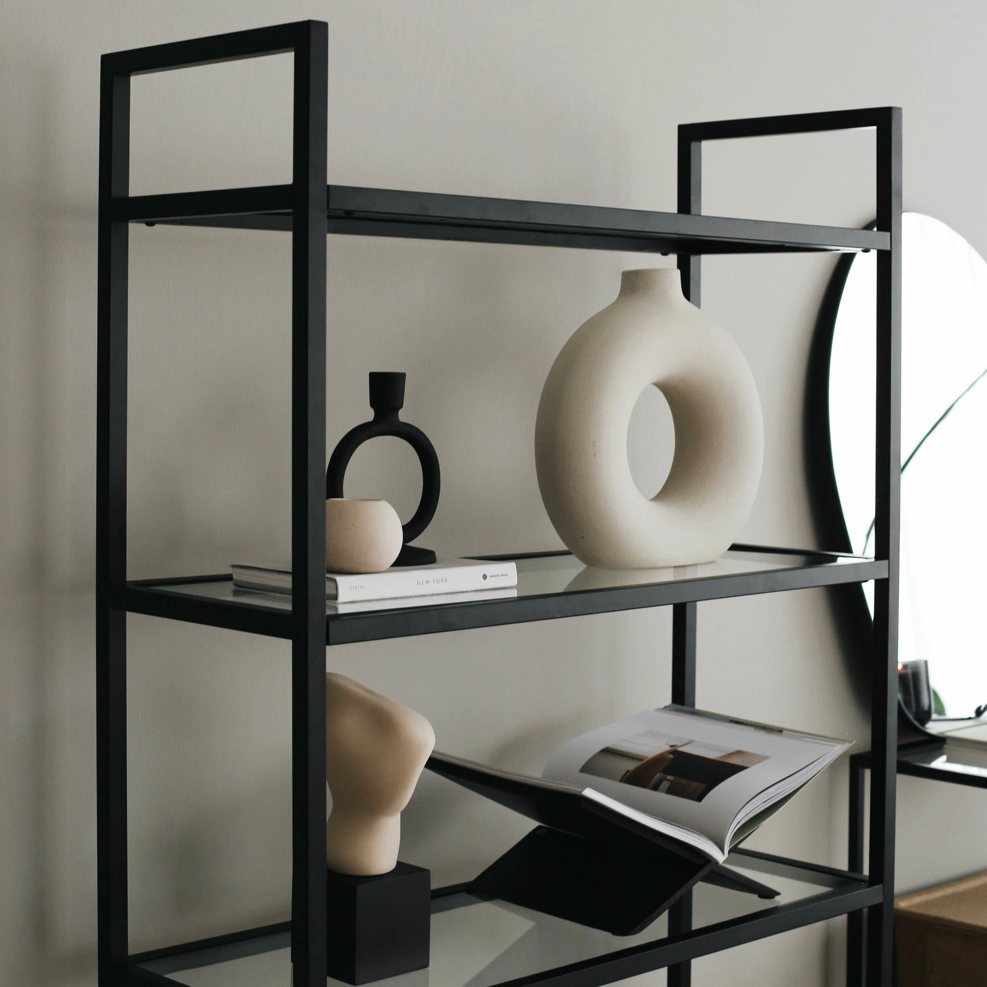 Raft librash Hanah Home, K100, ngjyrë e zezë, 80x165x30 cm