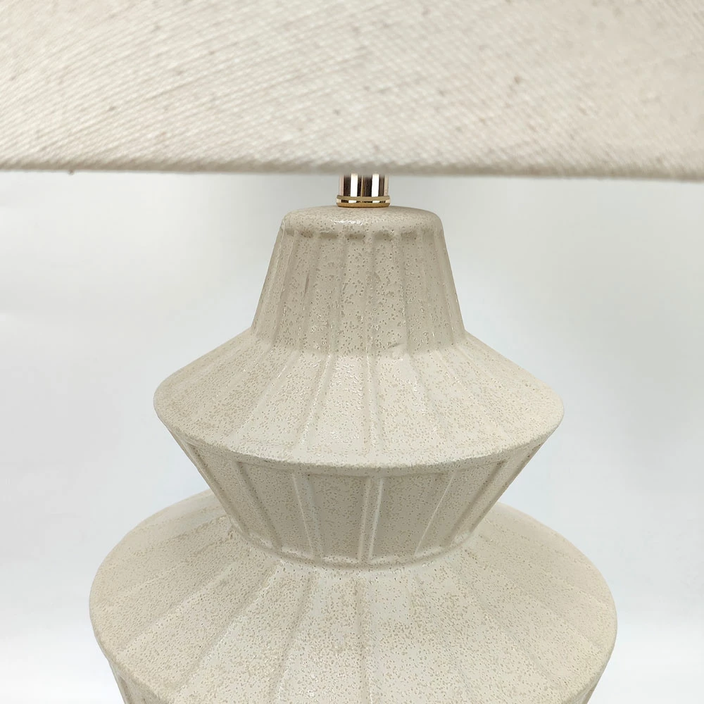 Llambë tavoline Elysia, qeramikë dhe lino, bezhë, 35x35x58cm