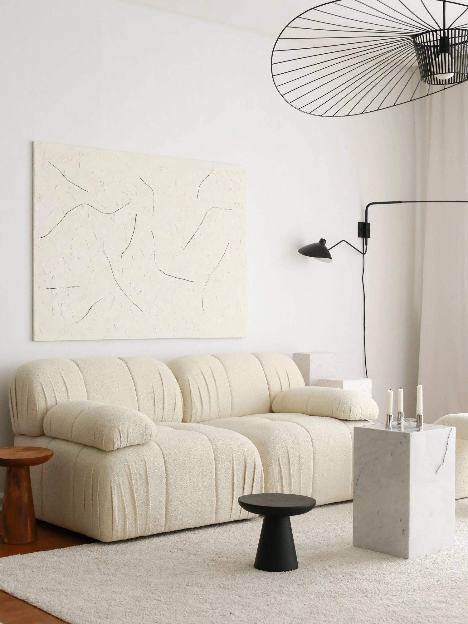 Divan dy ulës, Atelier del Sofa, Soli, i bardhë