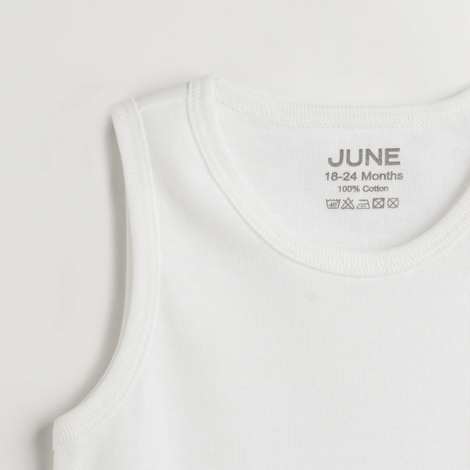 Badi për bebe, June, te bardha